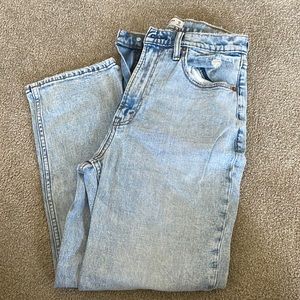 Abercrombie “The Ankle Straight High Rise” light wash, curve love, size 28/6s